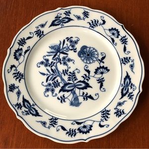 Blue Danube Lunch Plate in Blue Onion Motif Japan